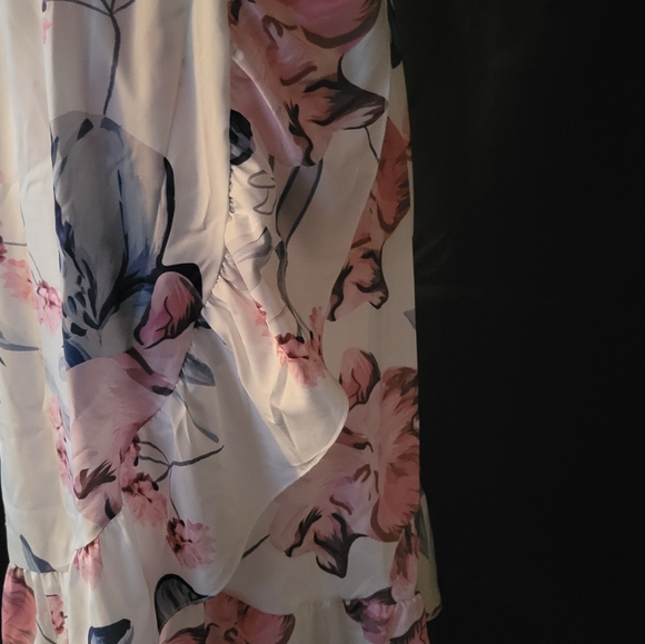 Lady's summer dress..id#004 - Picture 3 of 6